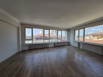 Bargain resale three bedroom Sisli Istanbul apartment